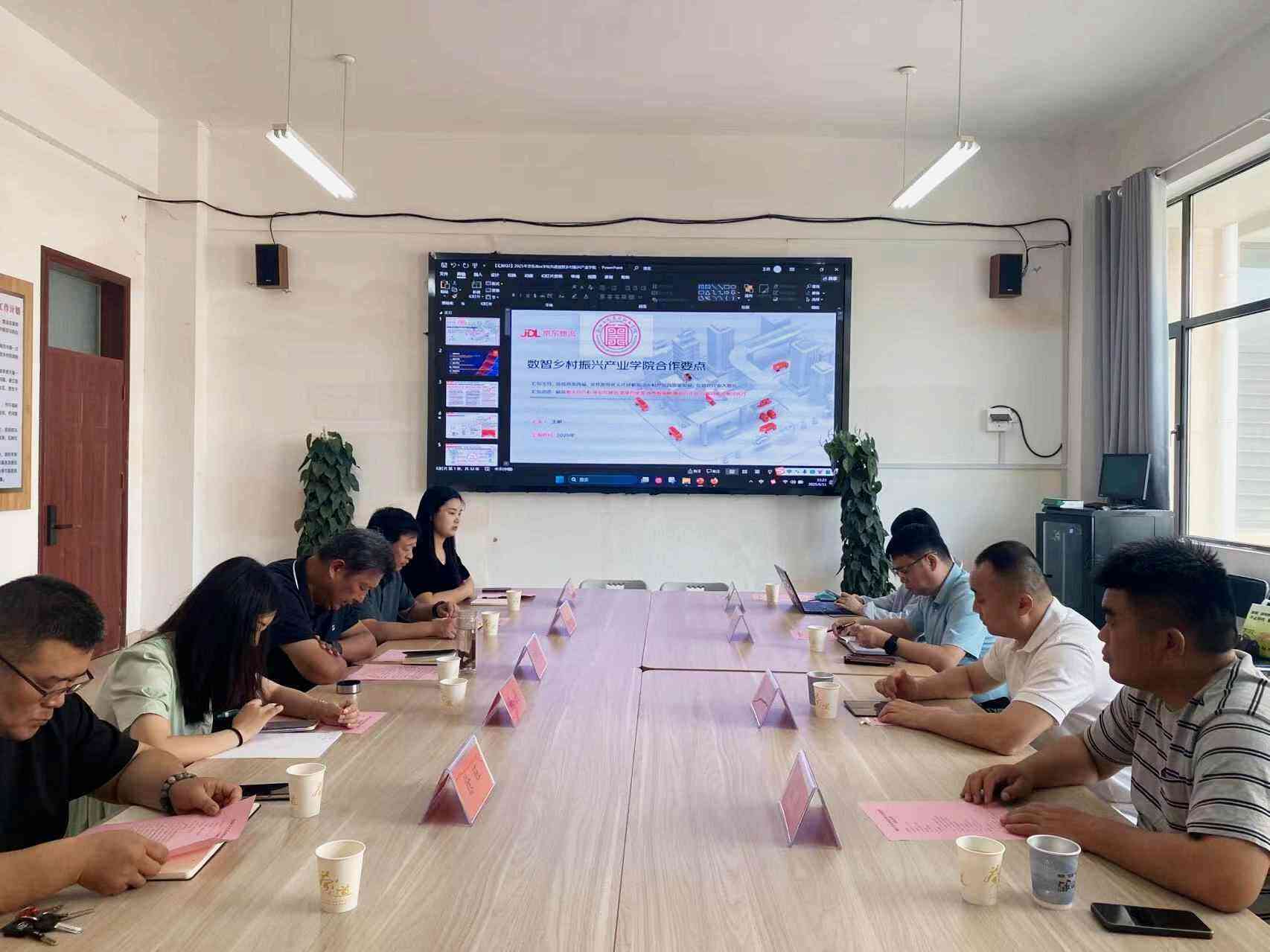 京东集团一行赴南阳工艺美术职业学院考察