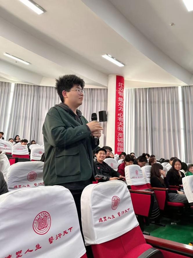 南阳工艺美术职业学院举办马健中教授书法讲座暨客座教授聘任仪式